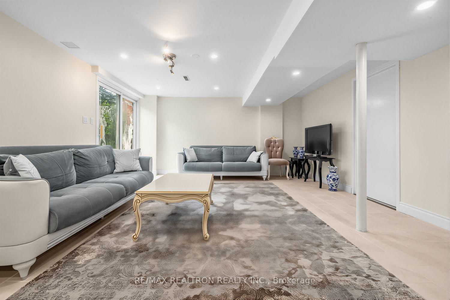 416 Alex Doner Drive • Newmarket, ON photo 24