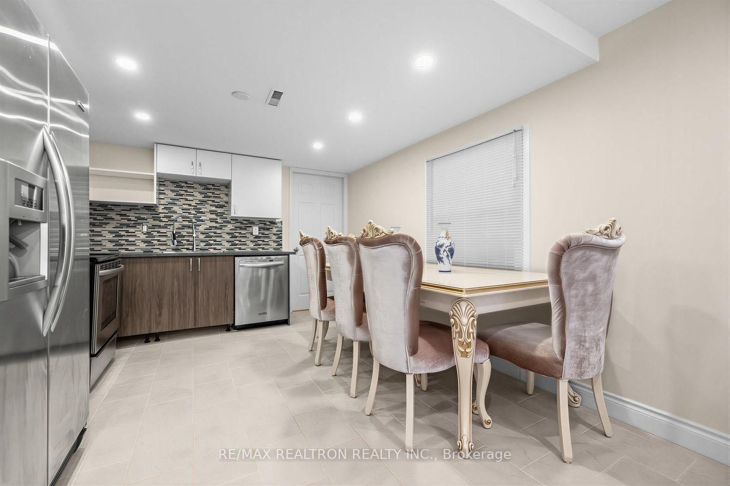 416 Alex Doner Drive • Newmarket, ON photo 26