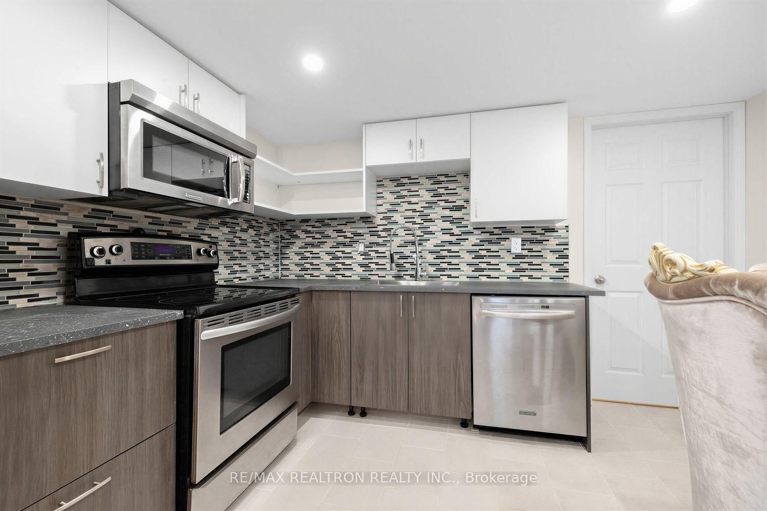 416 Alex Doner Drive • Newmarket, ON photo 27