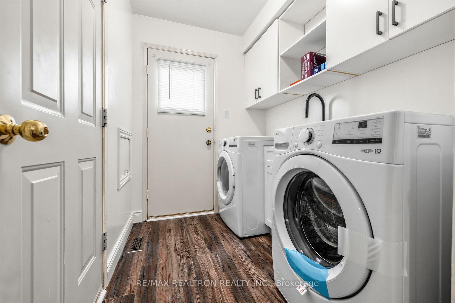 416 Alex Doner Drive • Newmarket, ON photo 8