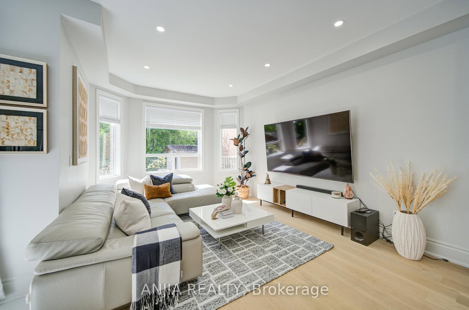 132 Estate Garden Drive • Richmond Hill, ON photo 14
