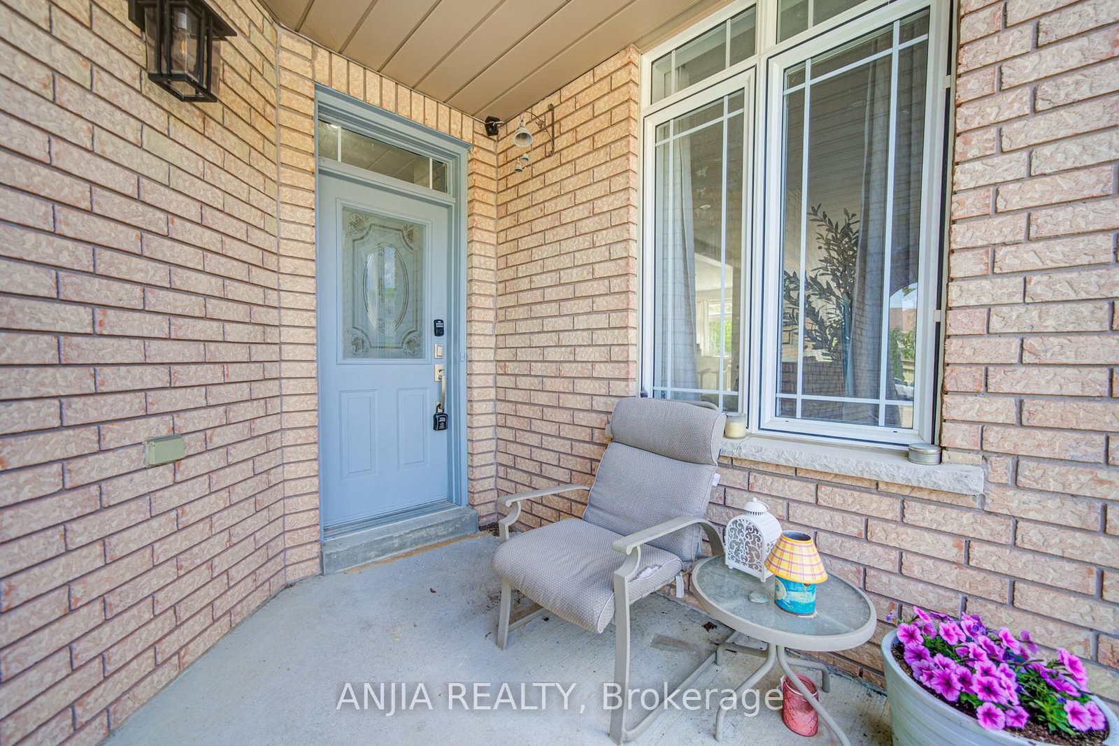 132 Estate Garden Drive • Richmond Hill, ON photo 5