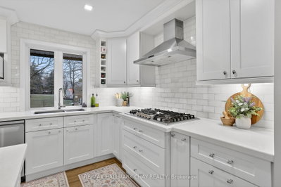 1587 Mount Albert Road • East Gwillimbury, ON photo 9