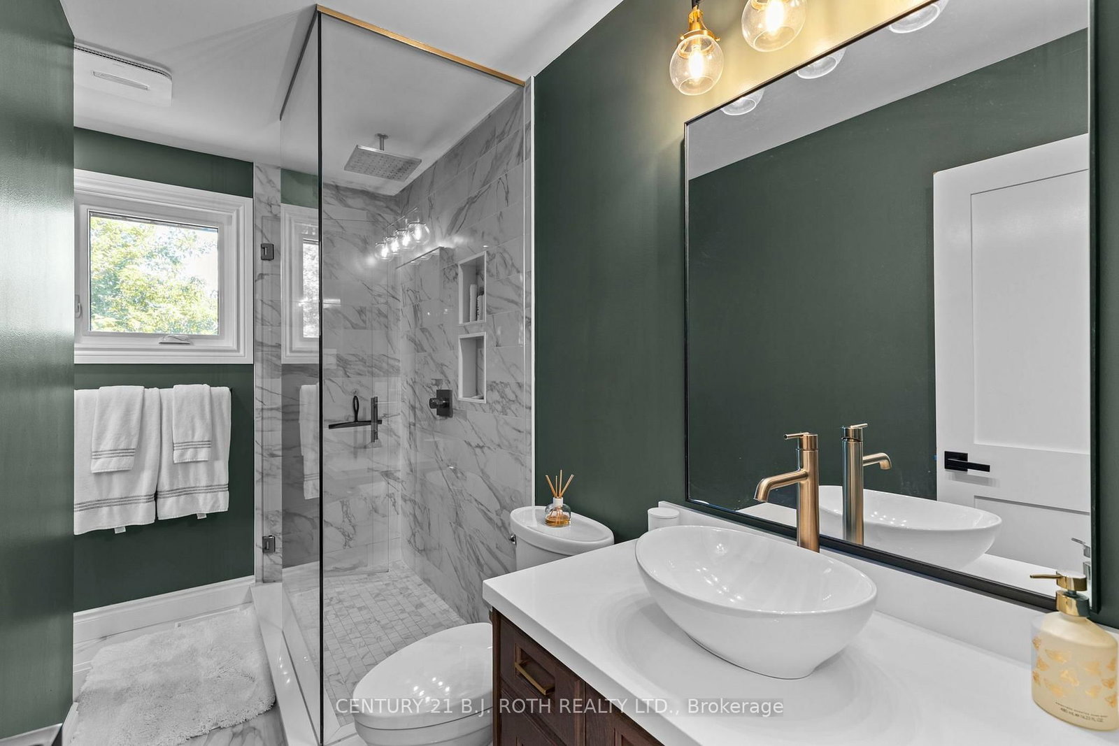 1908 10th Line • Innisfil, ON photo 18