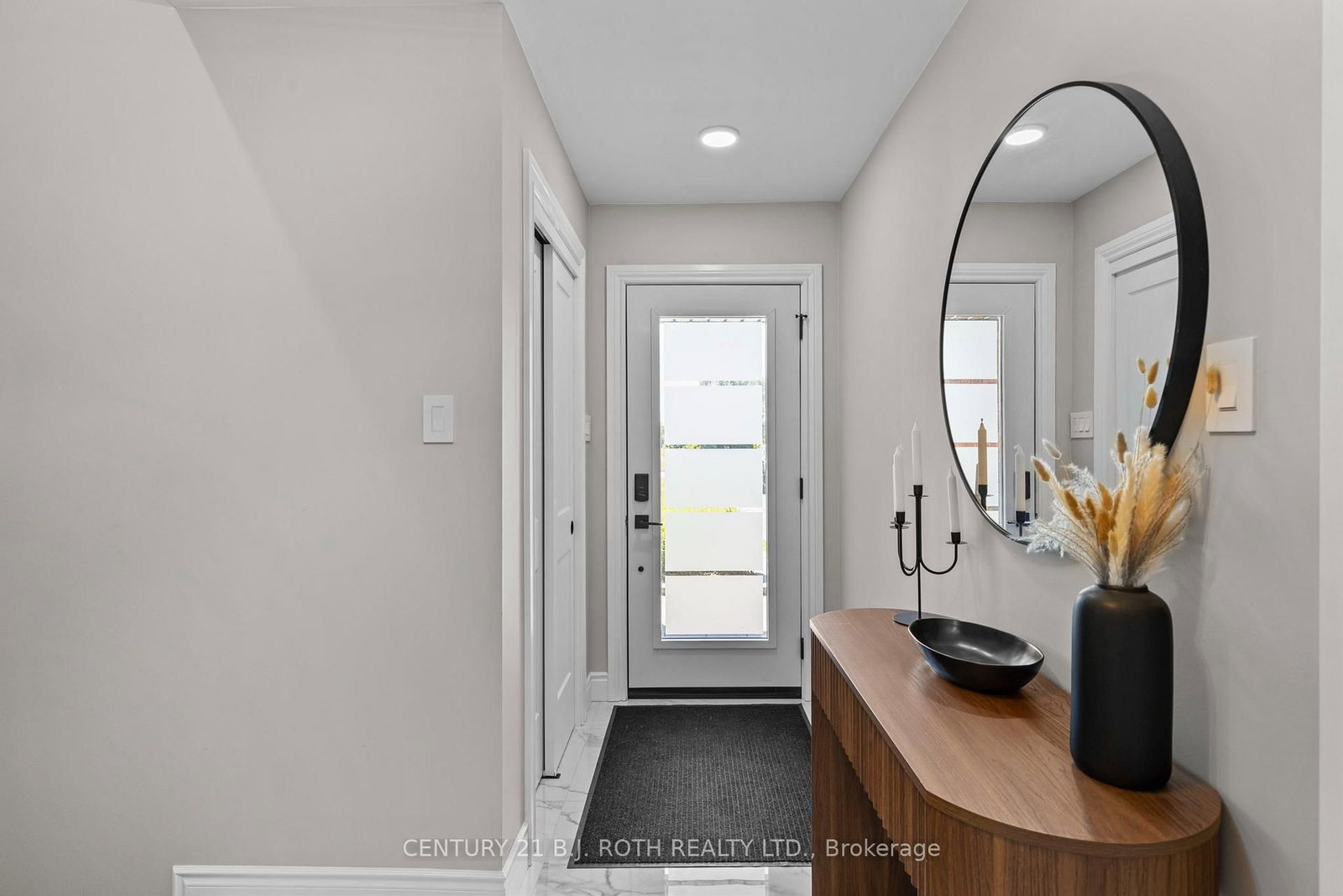 1908 10th Line • Innisfil, ON photo 2