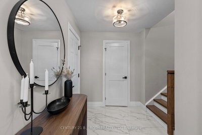 1908 10th Line • Innisfil, ON photo 4