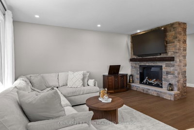 1908 10th Line • Innisfil, ON photo 8