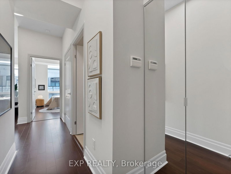 1004 - 131 Upper Duke Crescent