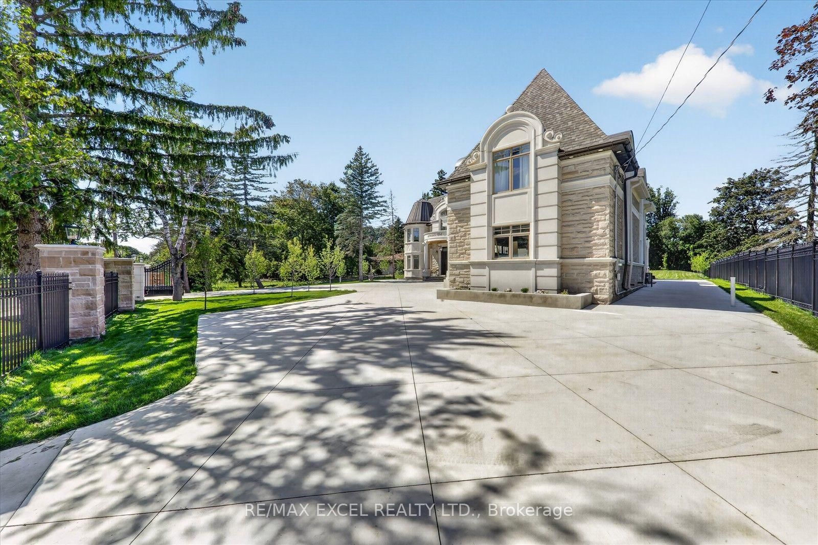 28 Personna Boulevard • Markham, ON photo 5