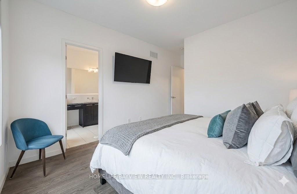 12 Genuine Lane • Richmond Hill, ON photo 25