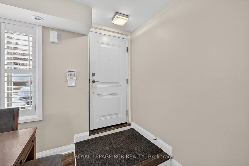 326 John St photo 4