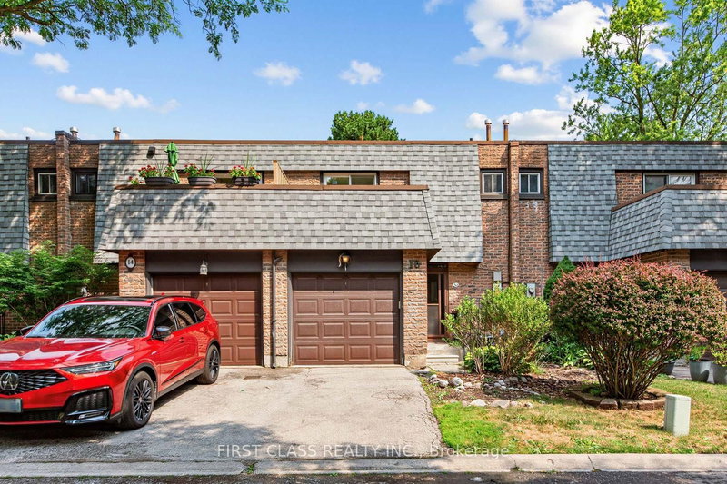 8 - 16 Woodglen Way