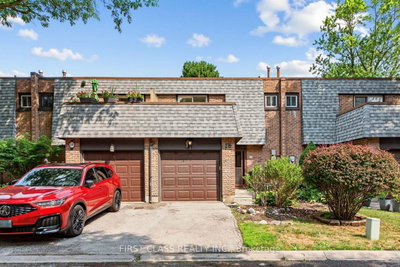 8 - 16 Woodglen Way