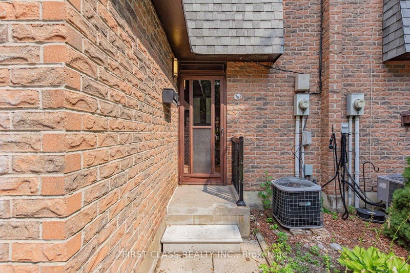 8 - 16 Woodglen Way