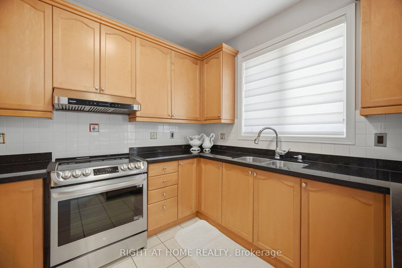 82 Starhill Crescent • Markham, ON photo 16