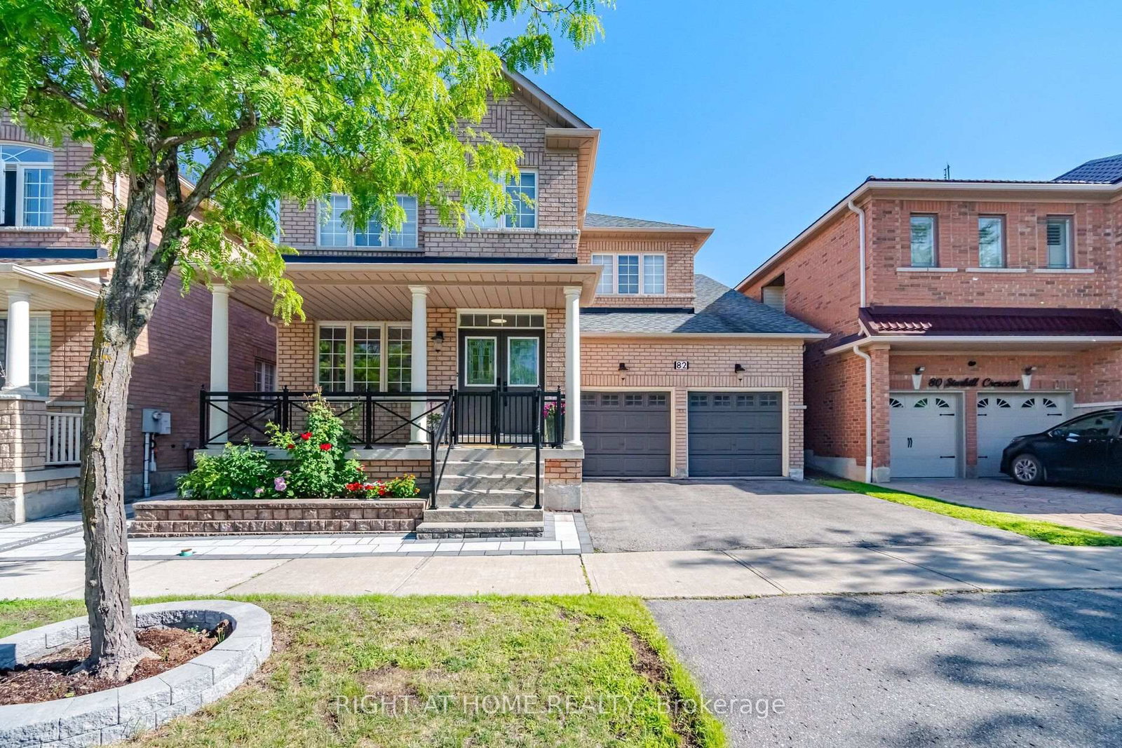 82 Starhill Crescent • Markham, ON photo 3