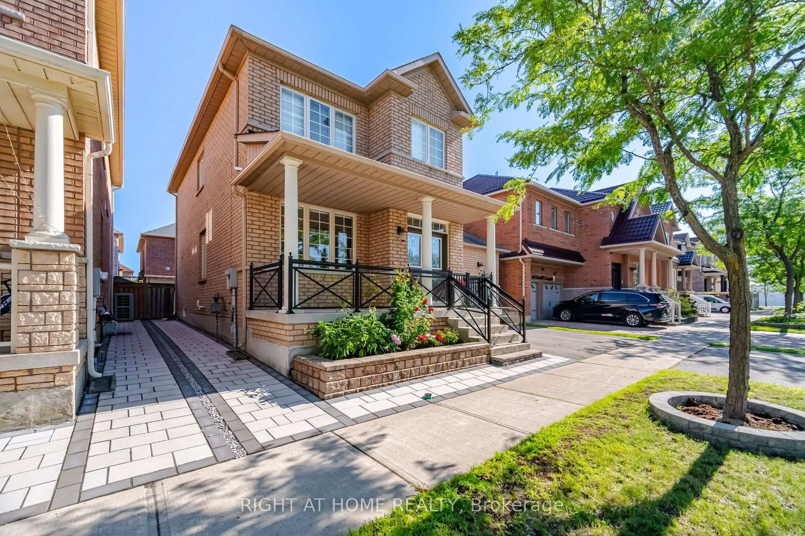 82 Starhill Crescent • Markham, ON photo 5
