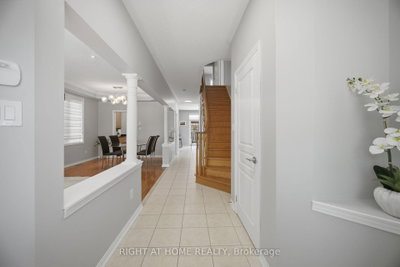 82 Starhill Crescent • Markham, ON photo 8