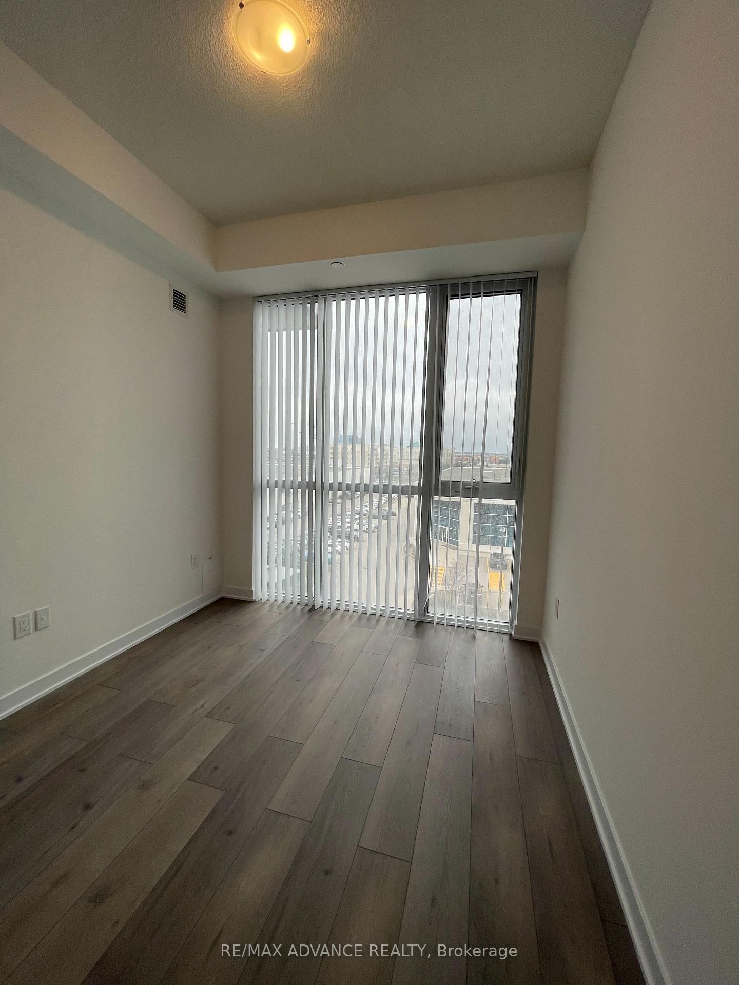10 Honeycrisp Crescent • #521 • Vaughan, ON photo 4