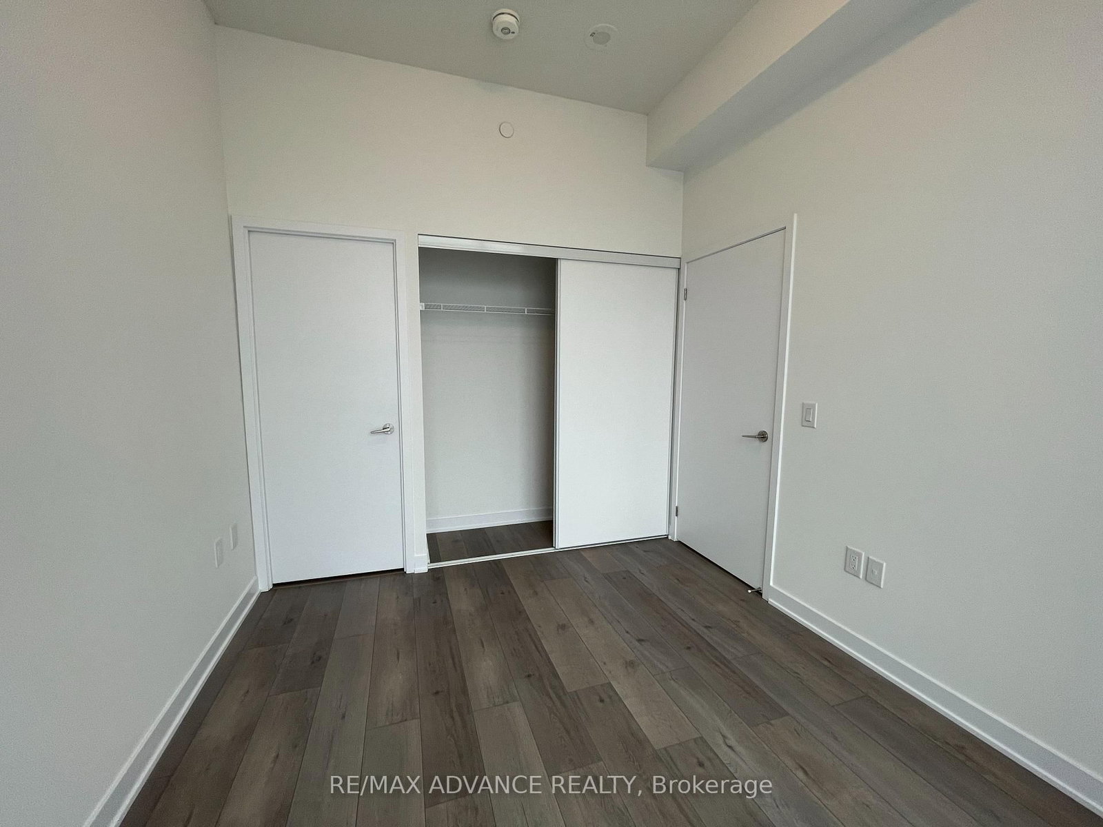 10 Honeycrisp Crescent • #521 • Vaughan, ON photo 5