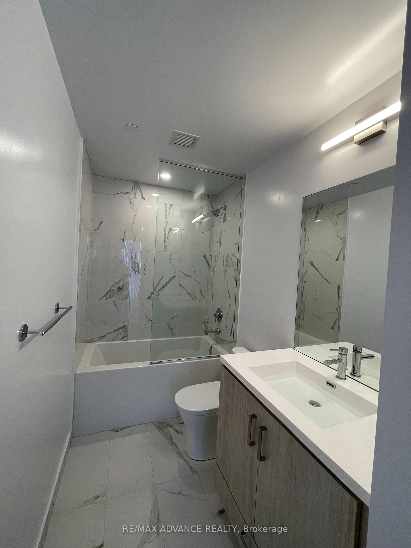 10 Honeycrisp Crescent • #521 • Vaughan, ON photo 8