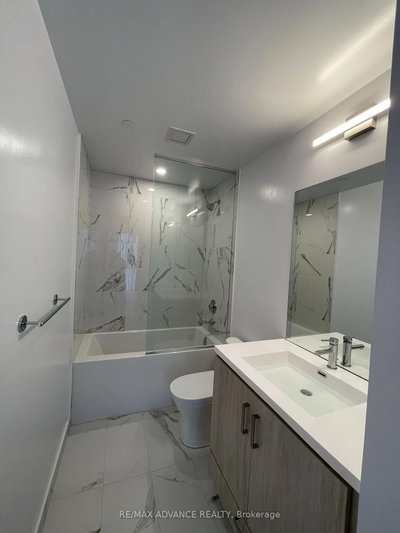 10 Honeycrisp Crescent • #521 • Vaughan, ON photo 8