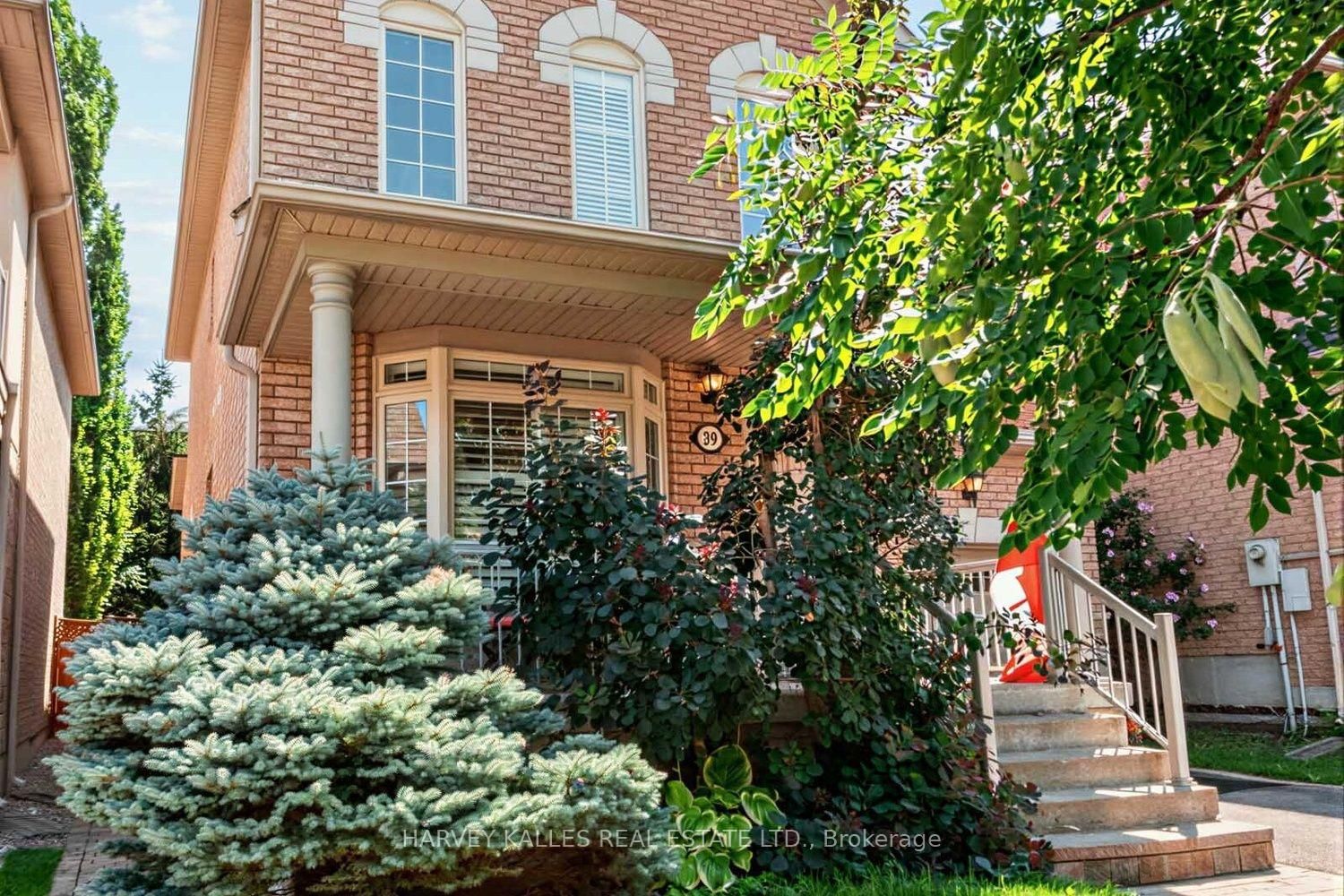 39 Chardonnay Drive • Vaughan, ON photo 4