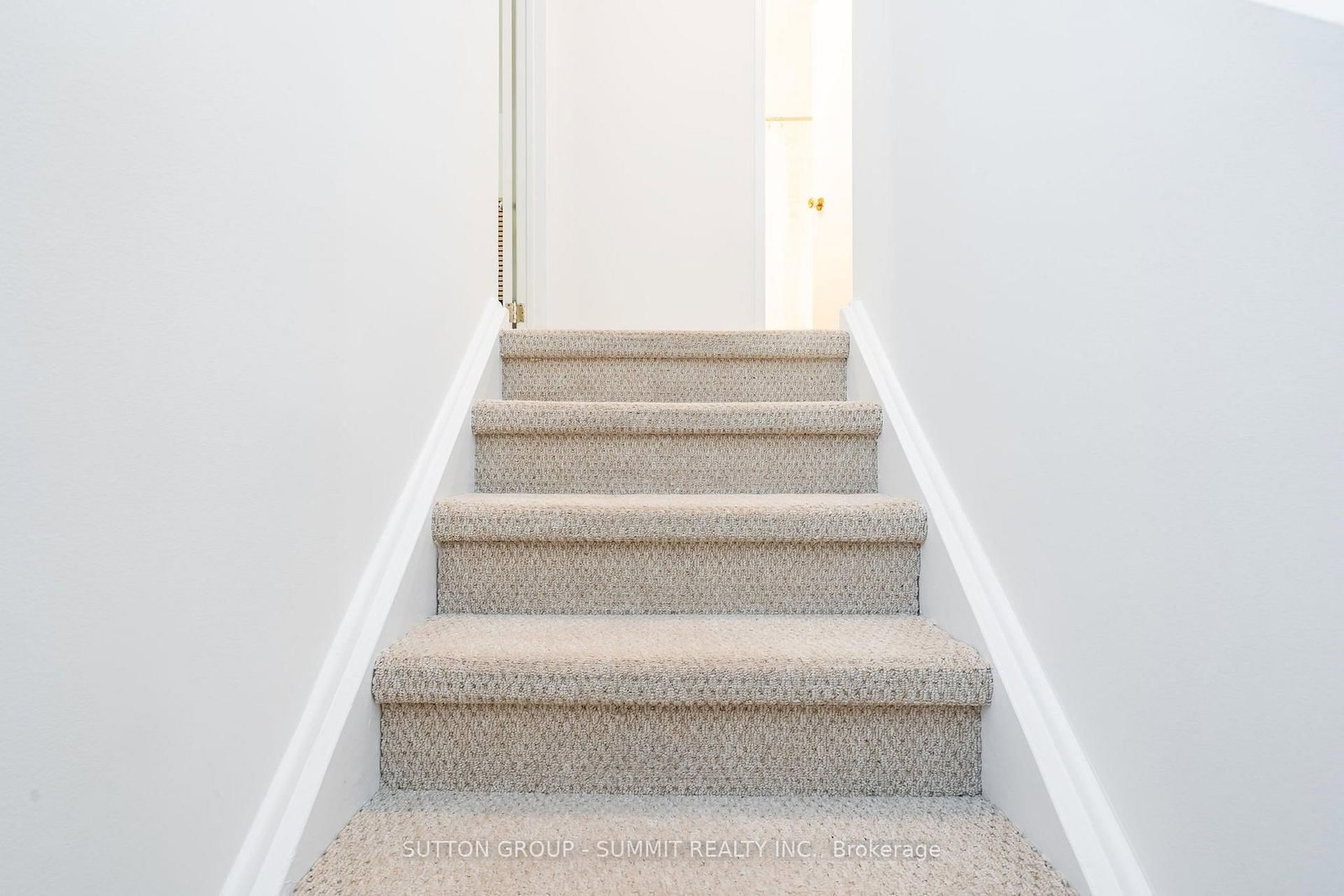 306 OAKWOOD Court • Newmarket, ON photo 17