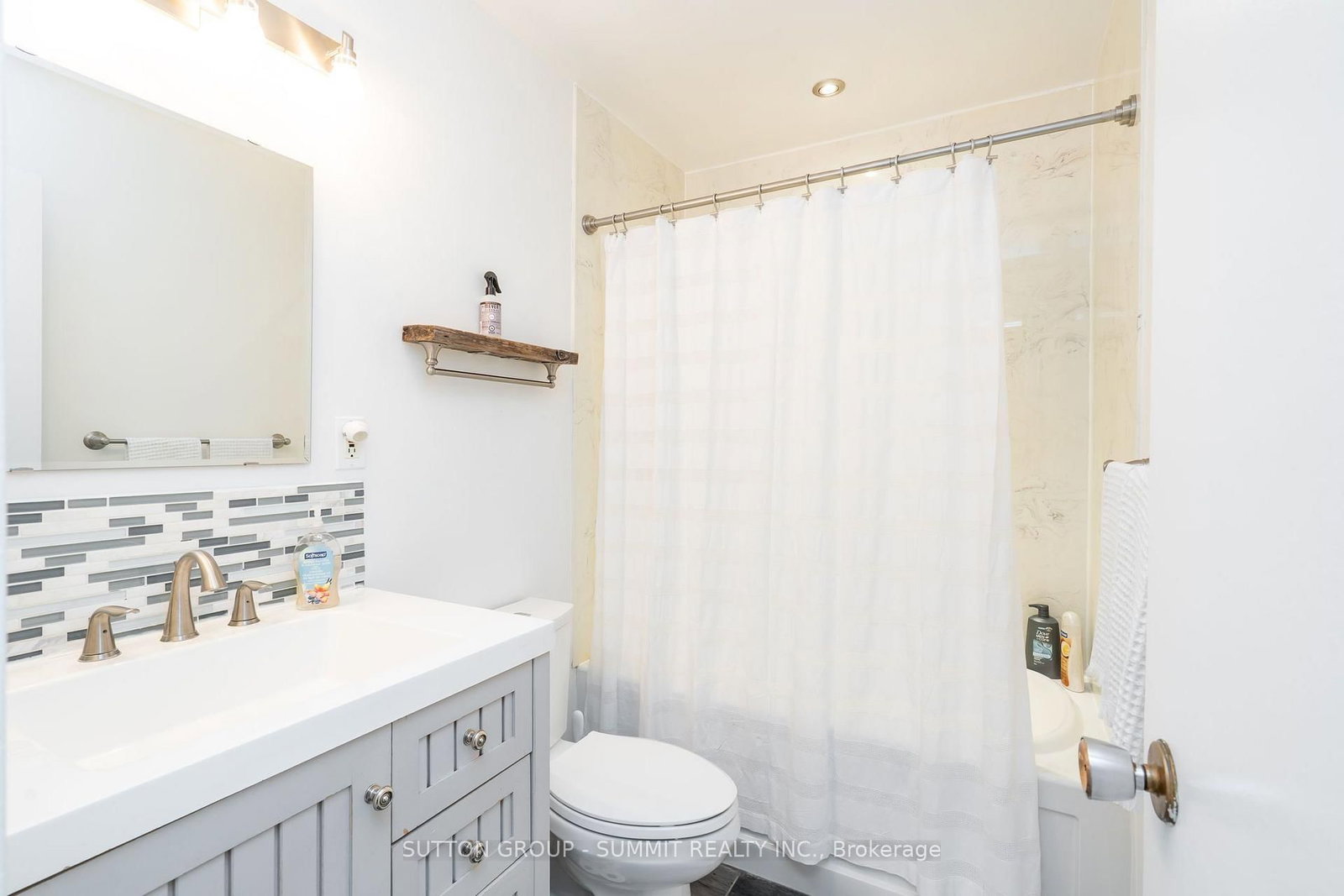306 OAKWOOD Court • Newmarket, ON photo 23
