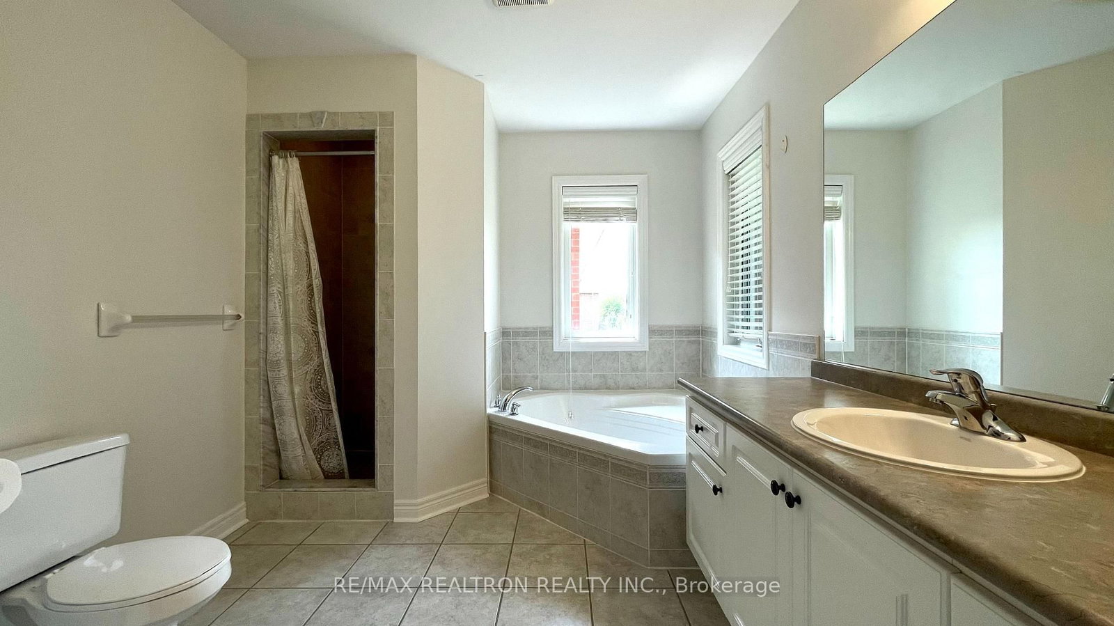 123 Woodbury Crescent • Newmarket, ON photo 15