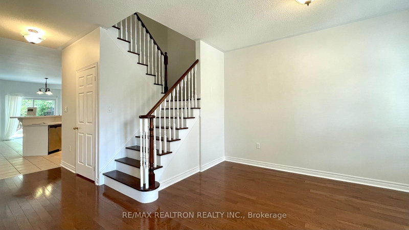 123 Woodbury Crescent