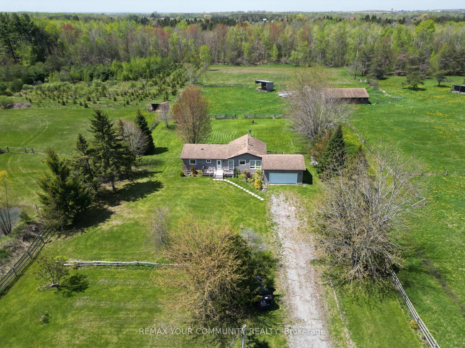 24730 Valley View Drive • Georgina, ON photo 3