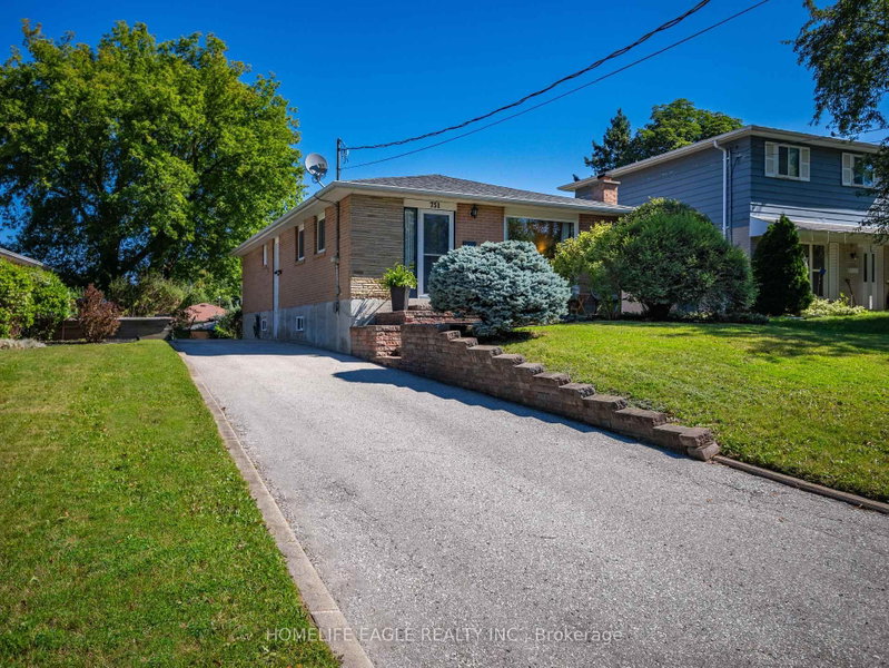 751 Greenfield Crescent