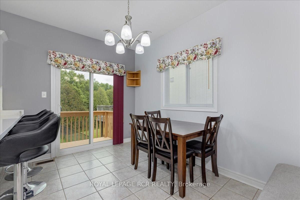 332 King Street • East Gwillimbury, ON photo 9