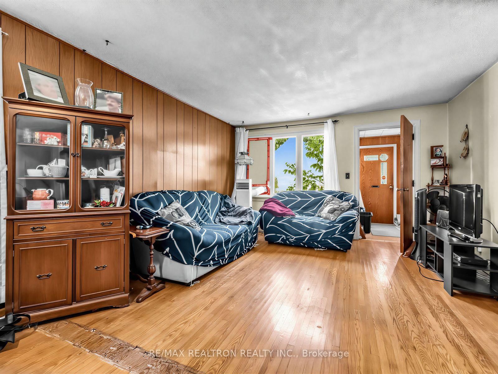 412 Andrew Street • Newmarket, ON photo 12