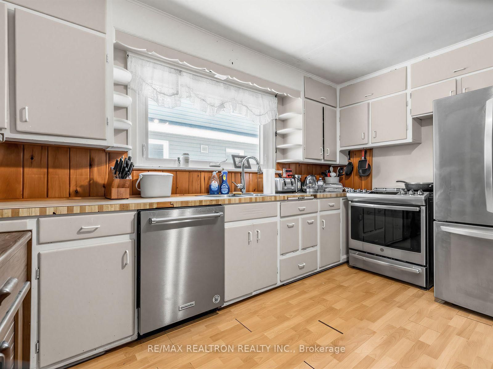 412 Andrew Street • Newmarket, ON photo 13