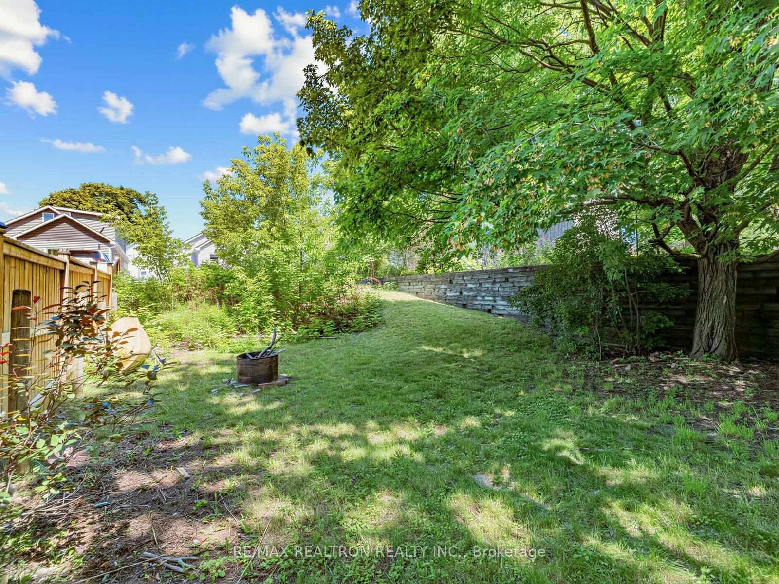 412 Andrew Street • Newmarket, ON photo 9