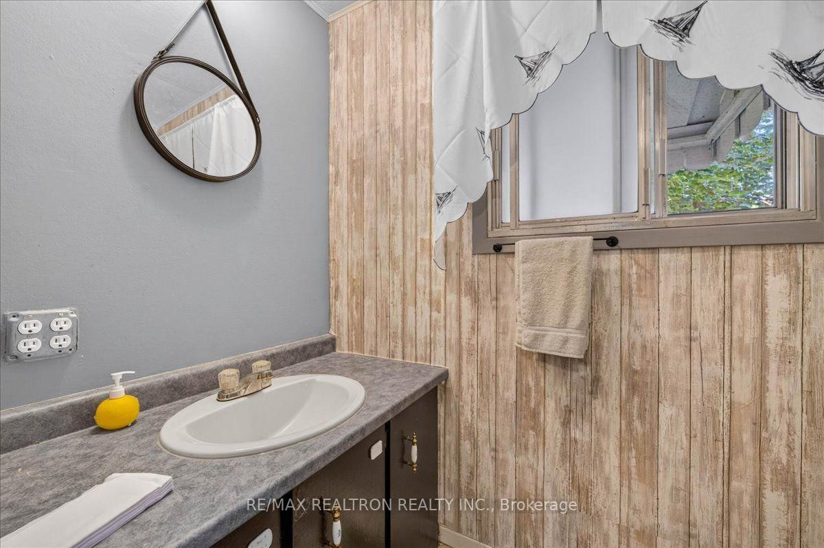 13 Broadway Avenue • Innisfil, ON photo 26