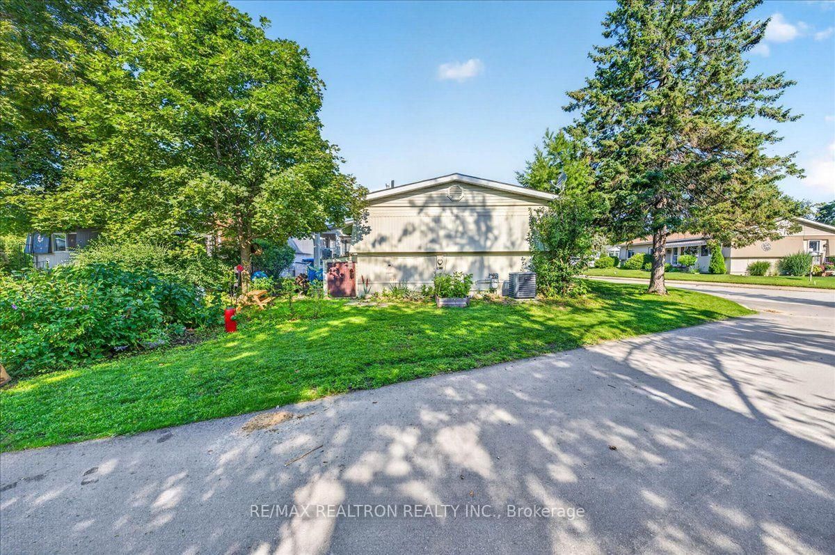 13 Broadway Avenue • Innisfil, ON photo 41