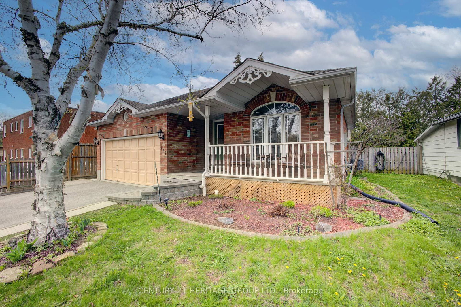 Detached House for sale at 137 Queen Street, New Tecumseth, Ontario, L9R 1K4 - Alliston - MLS: N13639788