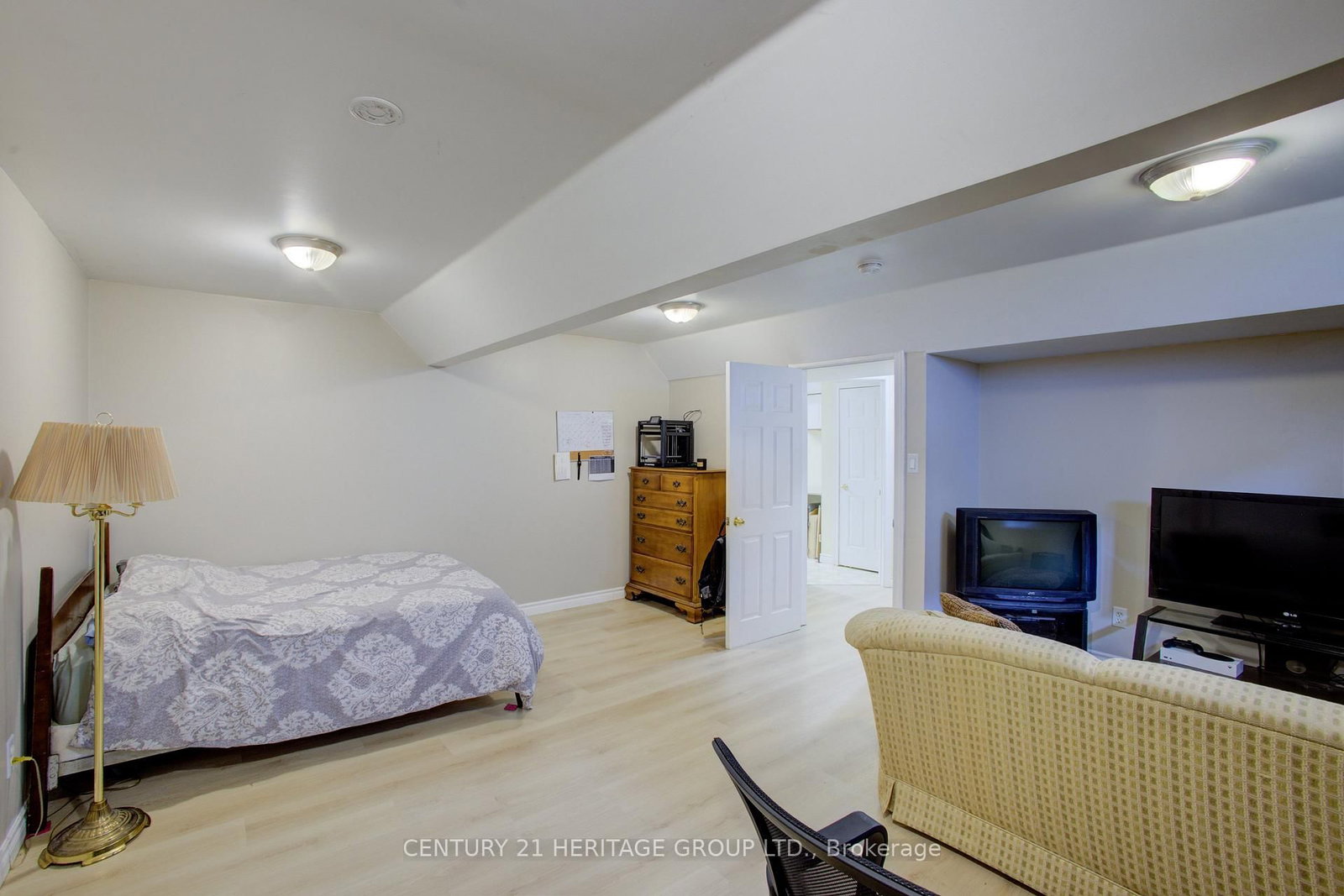 Detached House for sale at 137 Queen Street, New Tecumseth, Ontario, L9R 1K4 - Alliston - MLS: N13639788