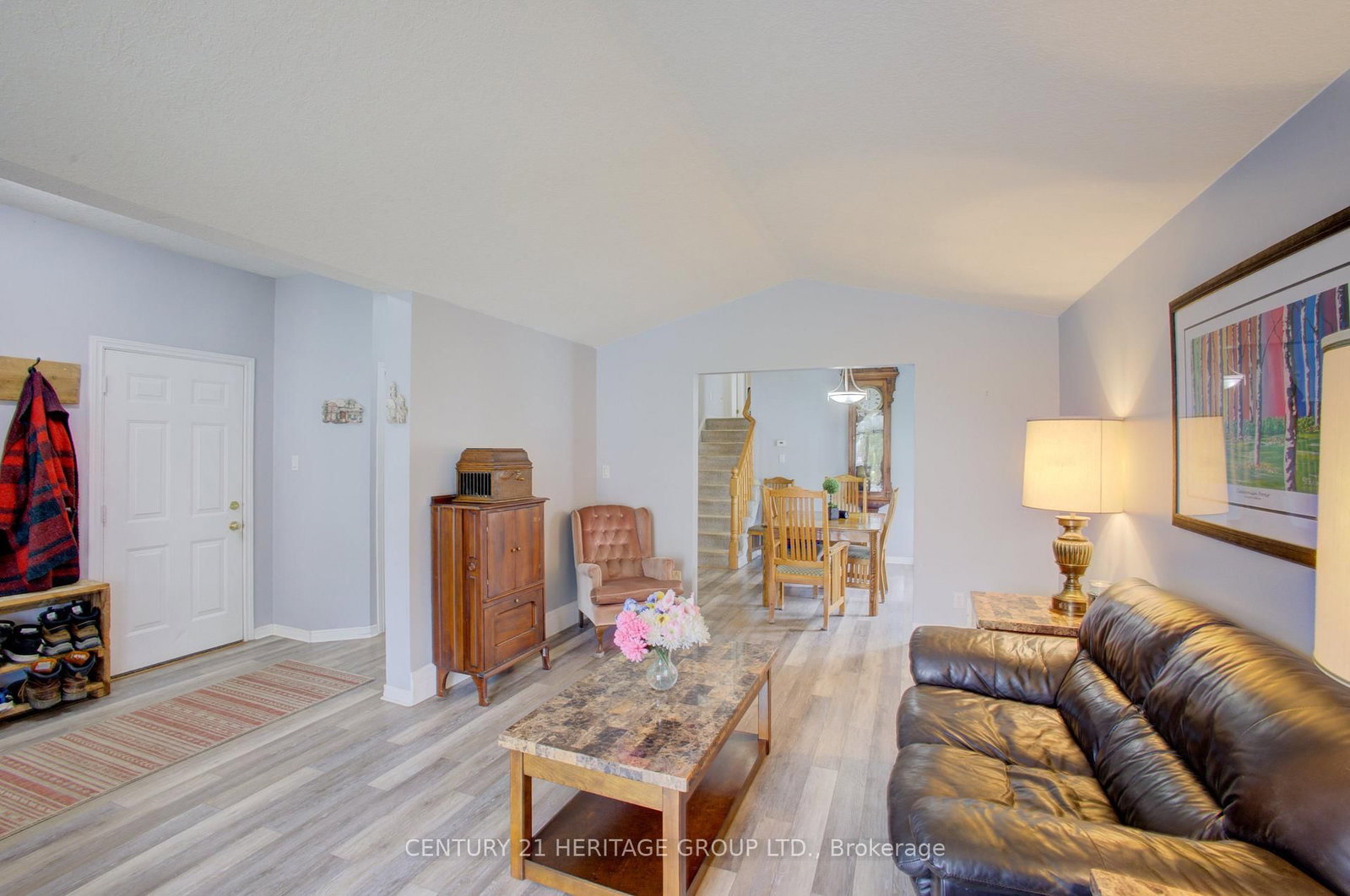 Listing Image 8
