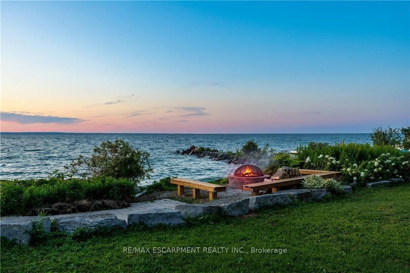144 LAKE Dr E photo 4