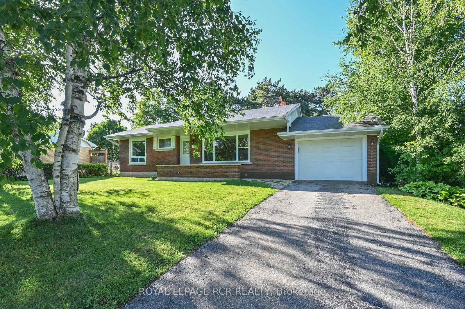 18 Doner Street • New Tecumseth, ON photo 1