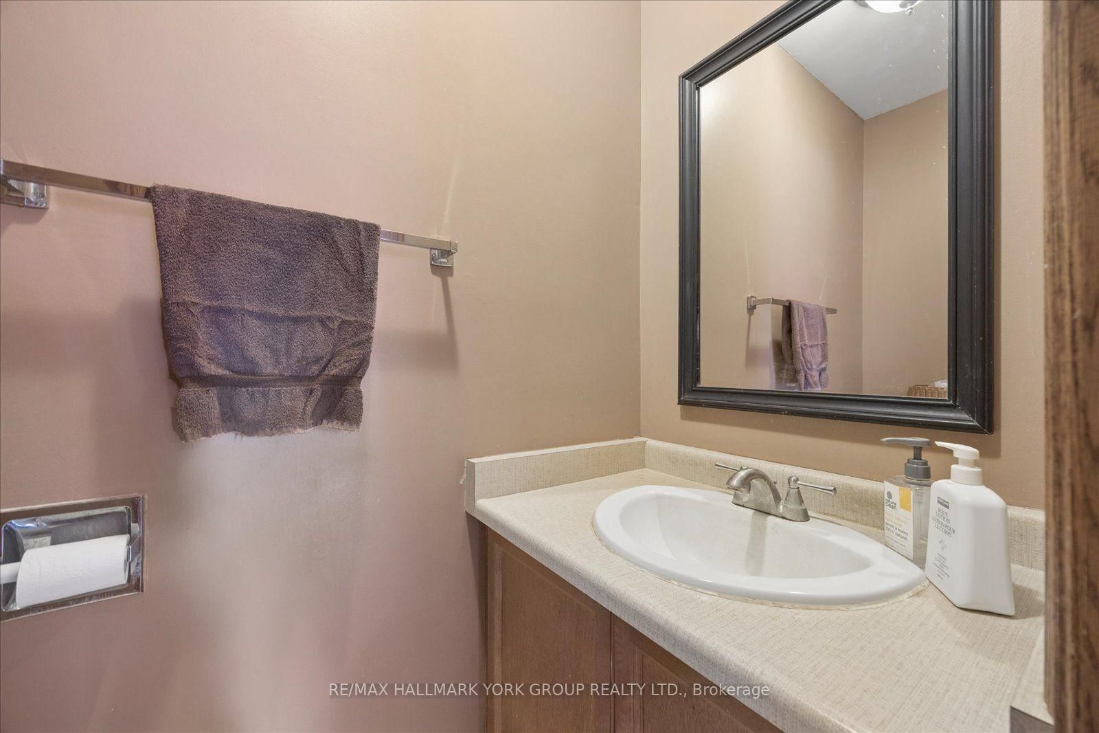 458 Chester Avenue • Newmarket, ON photo 17