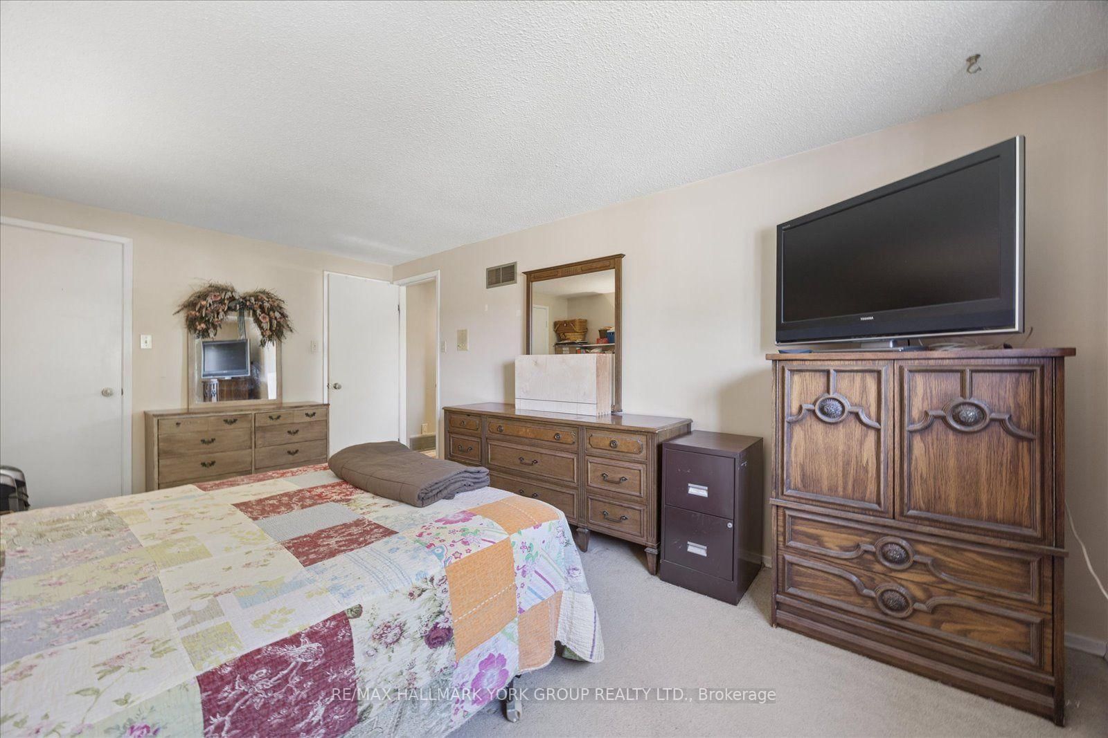 458 Chester Avenue • Newmarket, ON photo 20