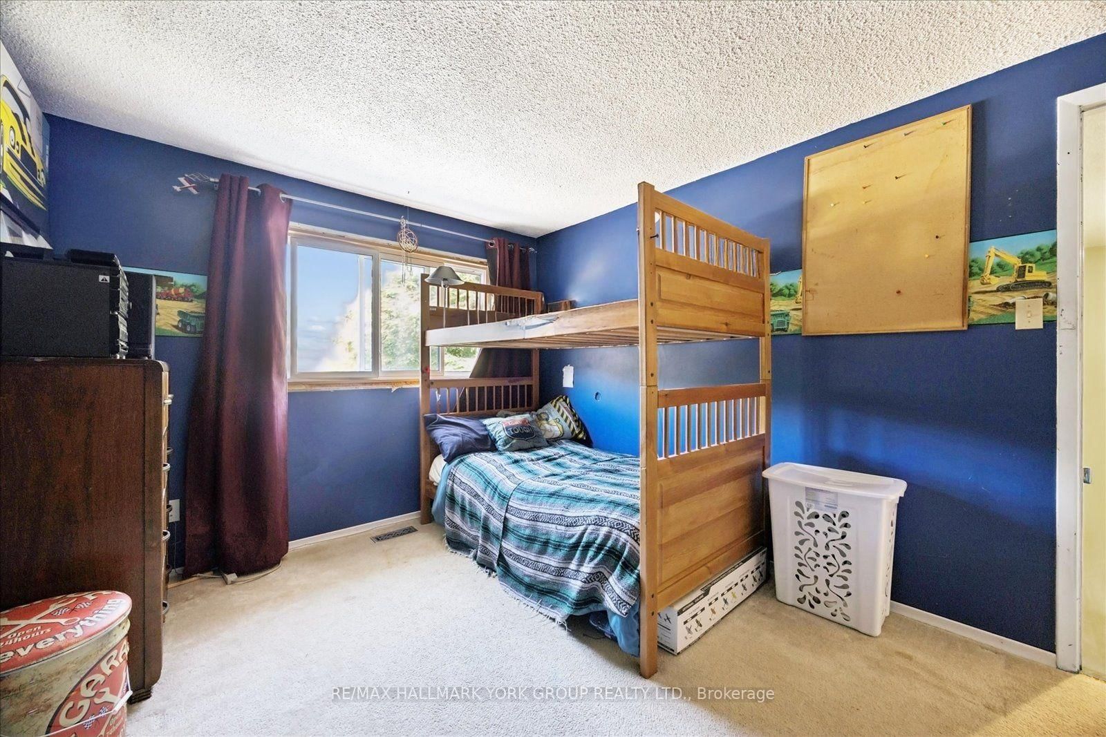 458 Chester Avenue • Newmarket, ON photo 25