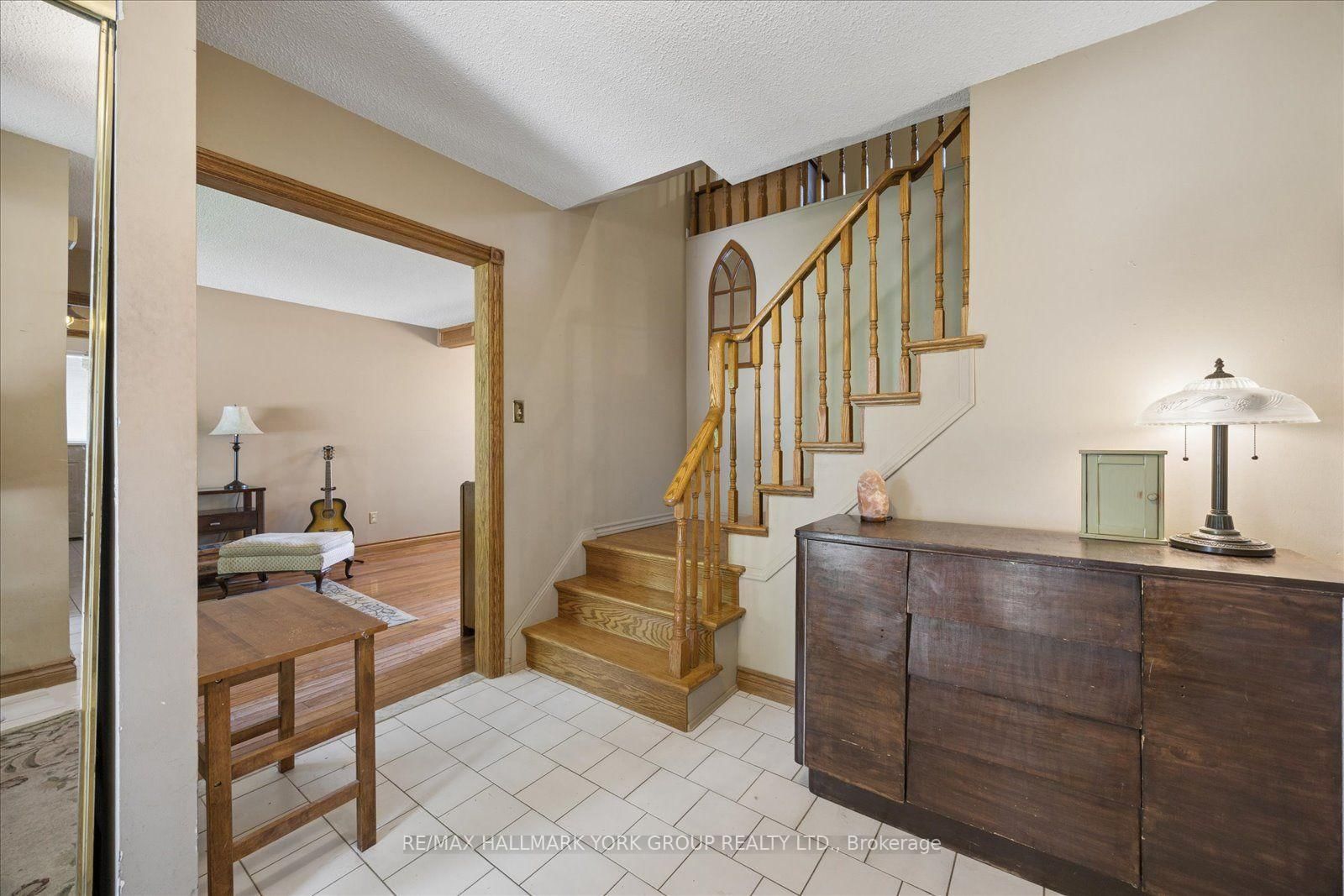 458 Chester Avenue • Newmarket, ON photo 5