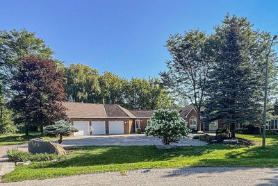 113 Offord Crescent • Aurora, ON photo 5