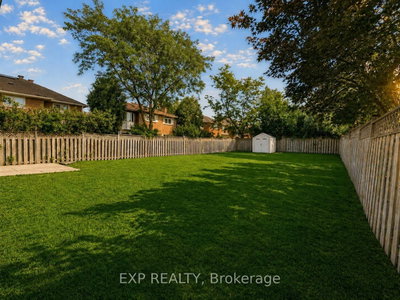 17 Heath Street • Richmond Hill, ON photo 2